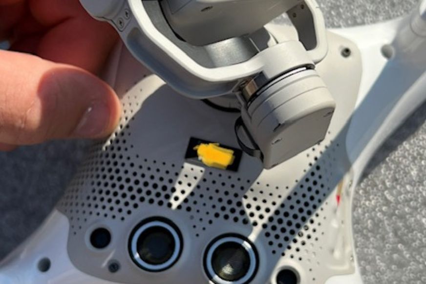 DJI Phantom 4 Plakette mit Registrierungsnummer